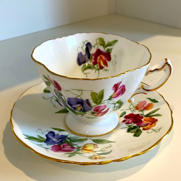 EUC VTG HAMMERSLEY BONE CHINA TEACUP AND SAUCER WITH A BEAUTIFUL FLORAL PATTERN - Picture 1 of 11